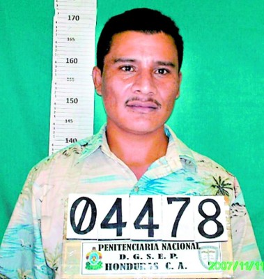 Policías y militares se tiran la pelota por masiva fuga en la PN