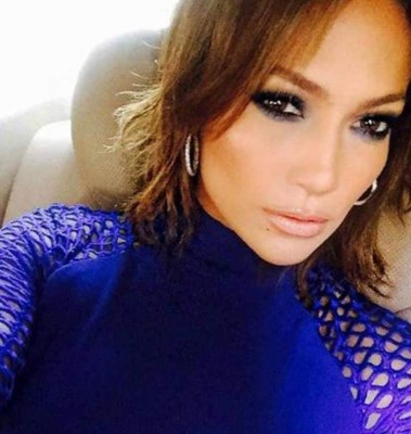 Jennifer López sorprende con nuevo look
