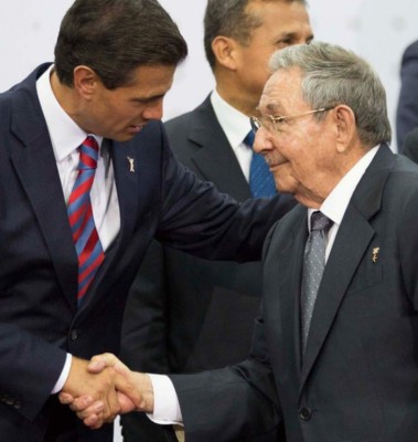 México anuncia visita de Raúl Castro en noviembre