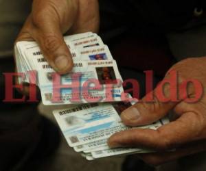 El masivo traslado de tarjetas a la capital se hizo con la finalidad de hacer paquetes que serán entregados por brigadas en los centros de votación.