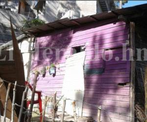 En esta vivienda de la colonia Mirador de Oriente se celebraba el velorio de un joven que laboraba como cobrador cuando sujetos armados llegaron y asesinaron a cuatro personas e hicieron a siete más.