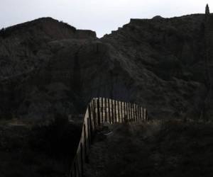 Kelly intentó bajar el tono al asegurar ante los mexicanos que no habrá deportaciones masivas ni las fuerzas militares participarán en tareas migratorias, foto: AP.