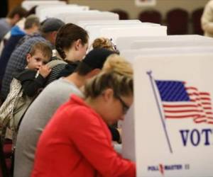 El presidente electo Donald Trump derrotó por un margen estrecho a la candidata demócrata Hillary Clinton en los tres estados. No se prevé que los recuentos cambien las cifras de forma suficiente como para anular el resultado de la elección.