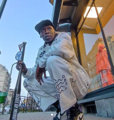 La historia de superación de Khaby Lame, tiktoker que soluciona problemas obvios