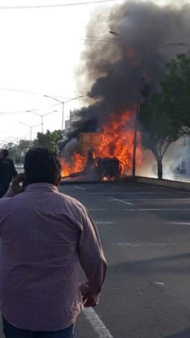 FOTOS: El impactante accidente de un camión en México tras fallarle los frenos; hay varios muertos