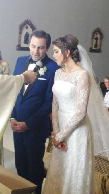 Daniela Misas y Oscar Kafati unen sus vidas en matrimonio ante los ojos de Dios