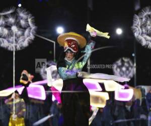 El poder de la diplomacia y del deporte como vínculo de unión se vieron reflejados pese a todo en esta ceremonia, 24 horas después de que Trump anunciase 'duras' sanciones contra Corea del Norte.