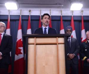 El primer ministro canadiense, Justin Trudeau, llega a una conferencia de prensa en Ottawa el miércoles 8 de enero de 2020. (Sean Kilpatrick / The Canadian Press vía AP)