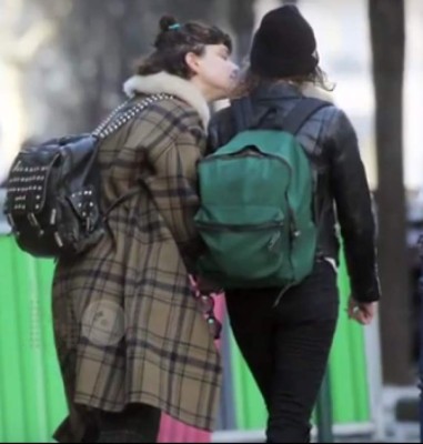 Los rumores son ciertos: Kristen Stewart es pareja de una sensual cantante francesa