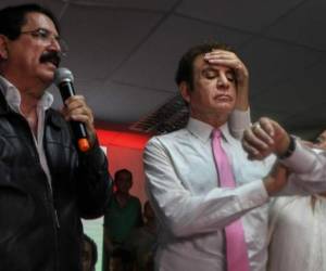 Manuel Zelaya Rosales y Salvador Nasralla durante una conferencia de prensa el pasado 29 de noviembre en la capital de Honduras, dos días después de las elecciones generales. Foto:AFP