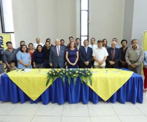 En el lanzamiento del simposio estuvieron autoridades de Banpaís, Galería Nacional de Arte, Fundarte y artistas. Foto: Emilio Flores / El Heraldo.