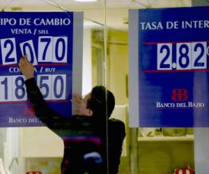 Peso mexicano se desploma 7.64% luego de triunfo de Trump en EEUU (Foto: AFP)