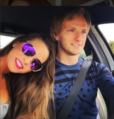 La esposa de Iván Rakitić muestra su hermoso cuerpo en traje de baño