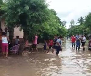 La aldea Los Llanitos, en Marcovia, desde más temprano ya presentaba desborde de ríos (Foto: El Heraldo Honduras/ Noticias de Honduras)
