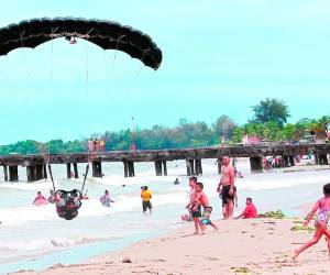 Las playas en la zona norte lucen coloridas y alegres.