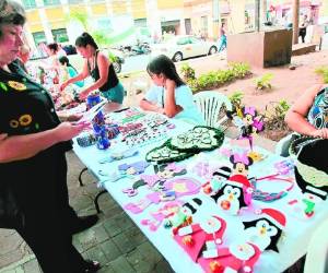 Las microempresas son la fuente de empleo para madres solteras y familias enteras en la capital.