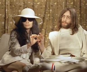 Yoko Ono. Entre todas las melodías que John Lennon le dedicó, la más famosa fue Woman, cuyo video hizo con ella y apareció en el álbum Double Fantasy, de 1980.