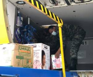 La ayuda humanitaria llega de diferentes naciones hasta la base militar Soto Cano en Palmerola, Comayagua.