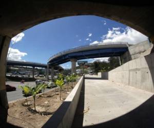 La construcción de un ramal del puente Ricardo Álvarez está a punto de concluir. Foto: Alex Pérez/ EL HERALDO.