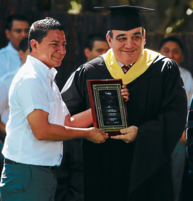 Joven hondureño que transformó el dolor en superación