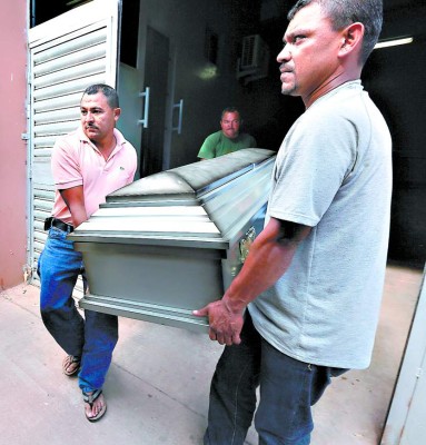 Honduras: Mata a garrotazos a su hijo porque abrazó a la mamá