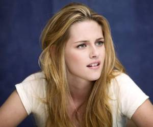 Stewart se está robando muchos suspiros por sus sensuales movimientos.