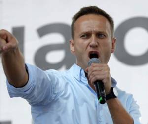 This grab taken from a video made available on January 18, 2021 on Navalny team Youtube page shows Russian opposition leader Alexei Navalny speaking while waiting for a court hearing at a police station in Khimki outside Moscow. - Kremlin critic Alexei Navalny on Monday urged Russians to stage mass anti-government protests during a court hearing after his arrest on arrival in Moscow from Germany. (Photo by Handout / Navalny team Youtube page / AFP) / RESTRICTED TO EDITORIAL USE - MANDATORY CREDIT 'AFP PHOTO / Navalny team Youtube page / handout ' - NO MARKETING - NO ADVERTISING CAMPAIGNS - DISTRIBUTED AS A SERVICE TO CLIENTS