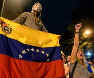 El presidente de Cuba, Raúl Castro, consideró este lunes que el chavismo dio una 'extraordinaria batalla' en las elecciones parlamentarias y reiteró su apoyo incondicional al mandatario Nicolás Maduro.