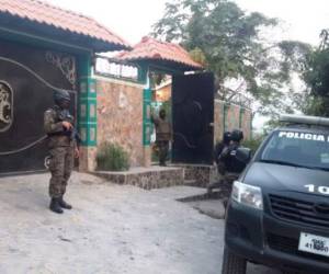Esta vivienda de La Laguna, Quimistán, fue allanada por las fuerzas policiales.