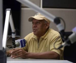 Dago Luján tiene 64 años y su primera experiencia en medios fue en Radio Lux de Olanchito. Luego se trasladó a Tegucigalpa, estuvo en Radio Tic Tac y desde 1978 es narrador de HRN.