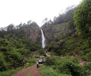 EL CHORRO DE LA MINA. Cerca de las minas de Cacamuyá se encuentra esta hermosa cascada.