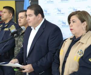 Luis Suazo compareció junto a representantes de Fusina para dar a conocer la Operación Paz y Democracia II. (Foto: El Heraldo Honduras/ Noticias Honduras hoy)