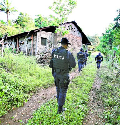 Coyotes usan trece 'aduanas privadas” para traficar con migrantes