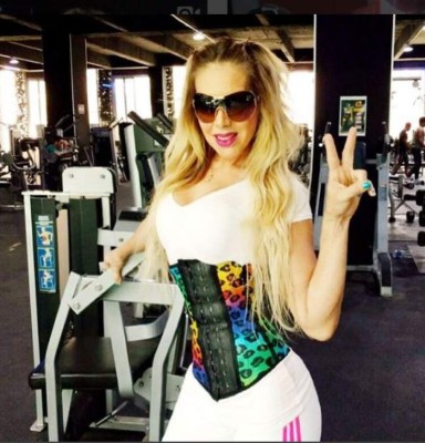 Así luce la escultural Lorena Herrera a sus 50 años