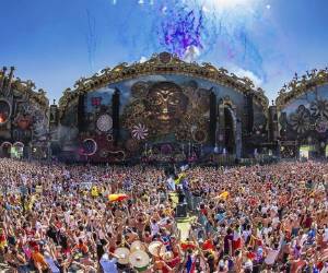 Tomorrowland, Bélgica: La primera edición fue el 14 de agosto de 2005, en el que participaron artistas como Push (M.I.K.E.), Armin van Buuren, entre otros.
