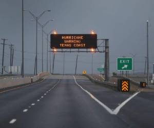 El huracán que debería tocar tierra el viernes en la noche cerca de la ciudad de Corpus Christi, se anuncia como el más violento en alcanzar suelo estadounidense en más de una década.
