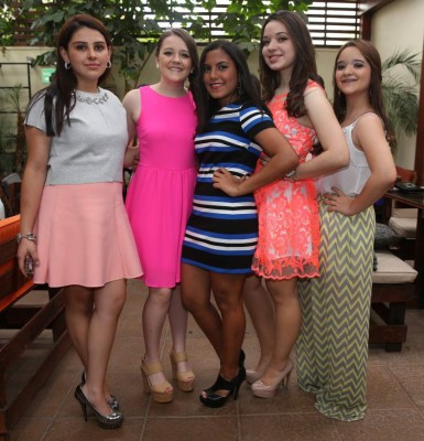Elegante encuentro juvenil de las senior de Antares