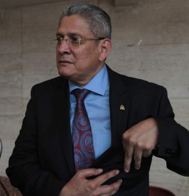 Esdras Amado deja a 'Mel' y a Libre