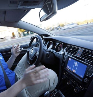 Rusia prohíbe conducir a travestis, sadomasoquistas y cleptómanos