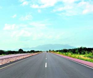El material empleado para la construcción de la carretera es especial para el alto tráfico que se proyecta que tendrá el corredor logístico.