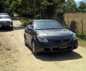 Los cuerpos estaban en el interior de un vehículo turismo Pontiac con placa PDA 0299 propiedad de la docente.