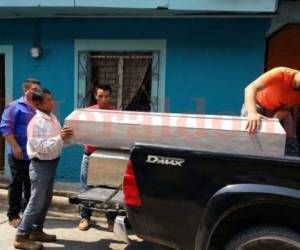 Familiares recibieron dos ataúdes para darle cristiana sepultura a las víctimas del soterramiento (Foto: Juan Cesar Díaz/ El Heraldo Honduras/ Noticias de Honduras)