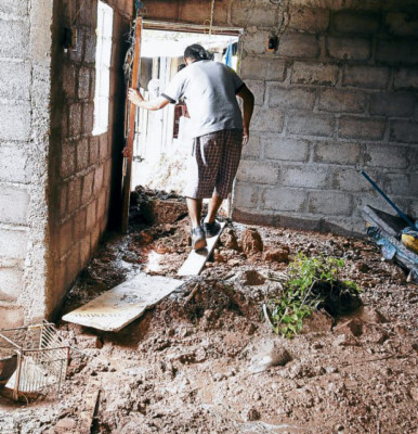 Primeros 123 afectados habitan en improvisados albergues