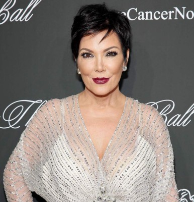 Kris Jenner, madre de las Kardashians, apareció con labio desfigurado.