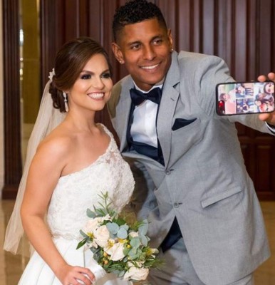 Las románticas fotos que compartió Carlo Costly de su boda