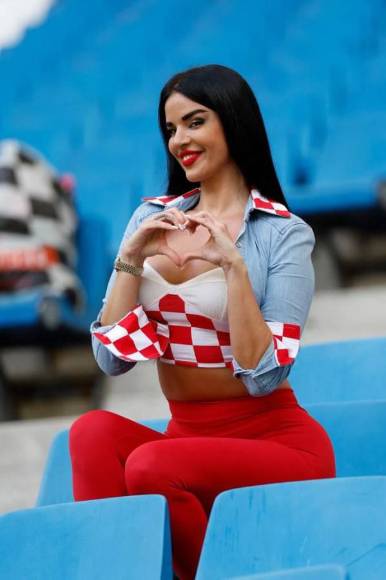 Luka Modric destrozado tras empatar ante Albania y la bella Ivana Knoll presente