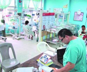 La Sala de Neonatología del Hospital Regional del Sur, donde permanecen ingresados los seis bebés que en una semana nacieron con microcefalia.