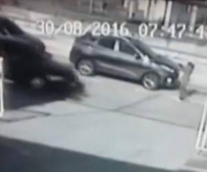 La grabación marca las 7:47 de la mañana de este 30 de agosto del 2016 (hoy), cuando en pleno bulevar La Hacienda de Tegucigalpa de Honduras.