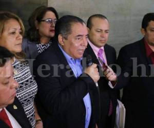 La Comisión del Congreso Nacional dando a conocer el dictamen sobre la crisis de la UNAH. (Fotos: EL HERALDO)
