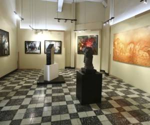 Sala de Artes Plásticas ofrece un recorrido histórico por la plástica hondureña, desde sus inicios hasta nuestros días. Con las tendencias y temas que han desarrollado los artistas nacionales.